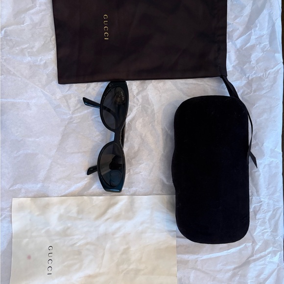 Gucci Black womens Oval Sunglasses main image 9